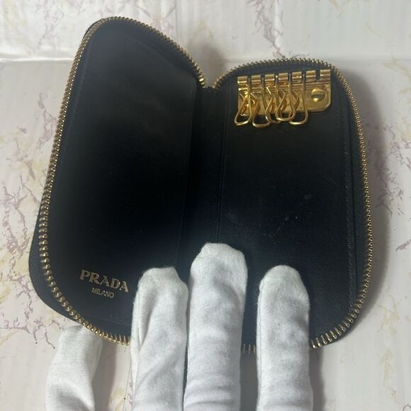 PRADA BLACK SAFFIANO ZIP AROUND KEY HOLDER - Picture 6 of 9
